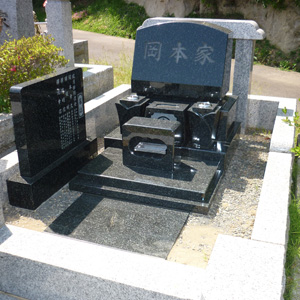 インドクンナム黒洋型墓石