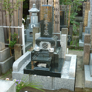 インドクンナム黒普通型墓石
